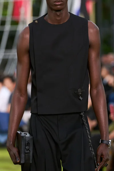 Look 15